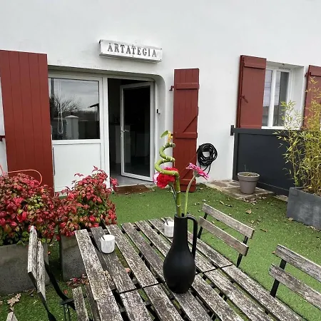 T1 Bis Avec Terrasse Et Acces Internet - Fr-1-495-94 Apartman