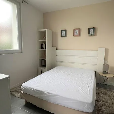 T1 Bis Avec Terrasse Et Acces Internet - Fr-1-495-94 *