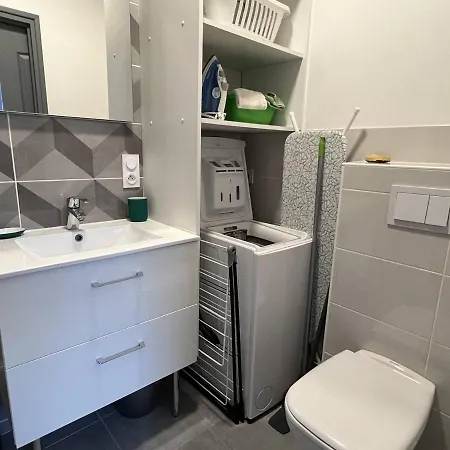 Apartman T1 Bis Avec Terrasse Et Acces Internet - Fr-1-495-94 *