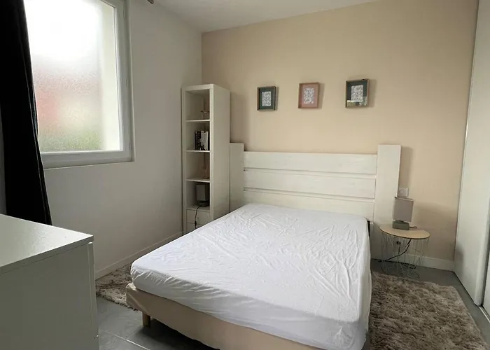 T1 Bis Avec Terrasse Et Acces Internet - Fr-1-495-94 *